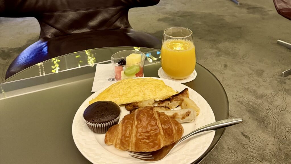 ハマド国際空港アルマハラウンジ食事