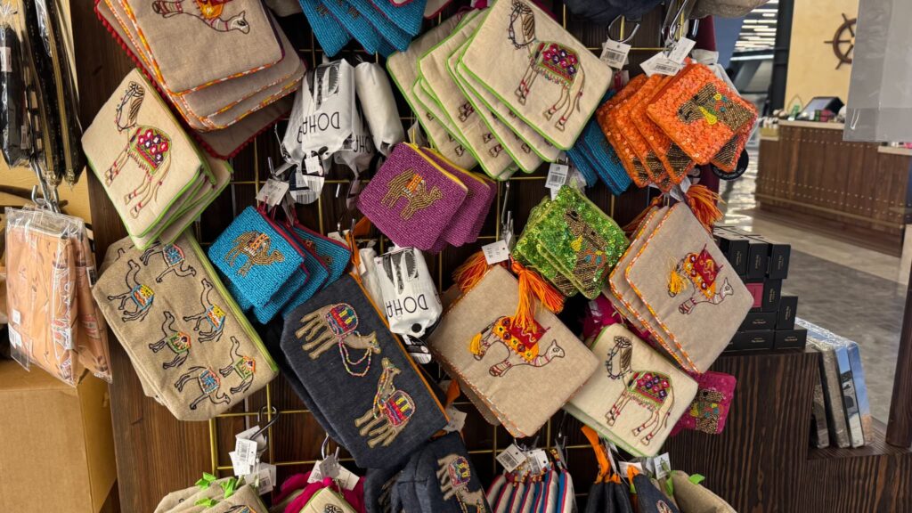 カタール おすすめお土産 ラクダポーチ