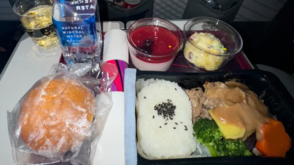 カタール航空機内食牛肉ご飯