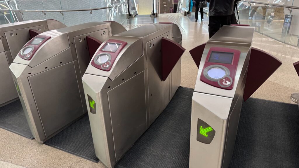 ドーハメトロ改札２