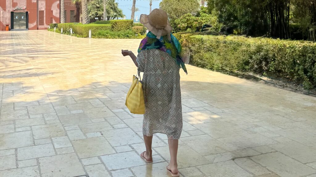 カタールおすすめ服装女性ワンピース